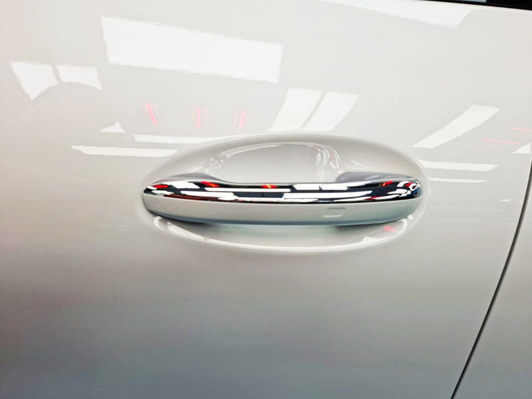 The coated paintwork of the Mercedes-AMG GLC 43, clean and sharp.