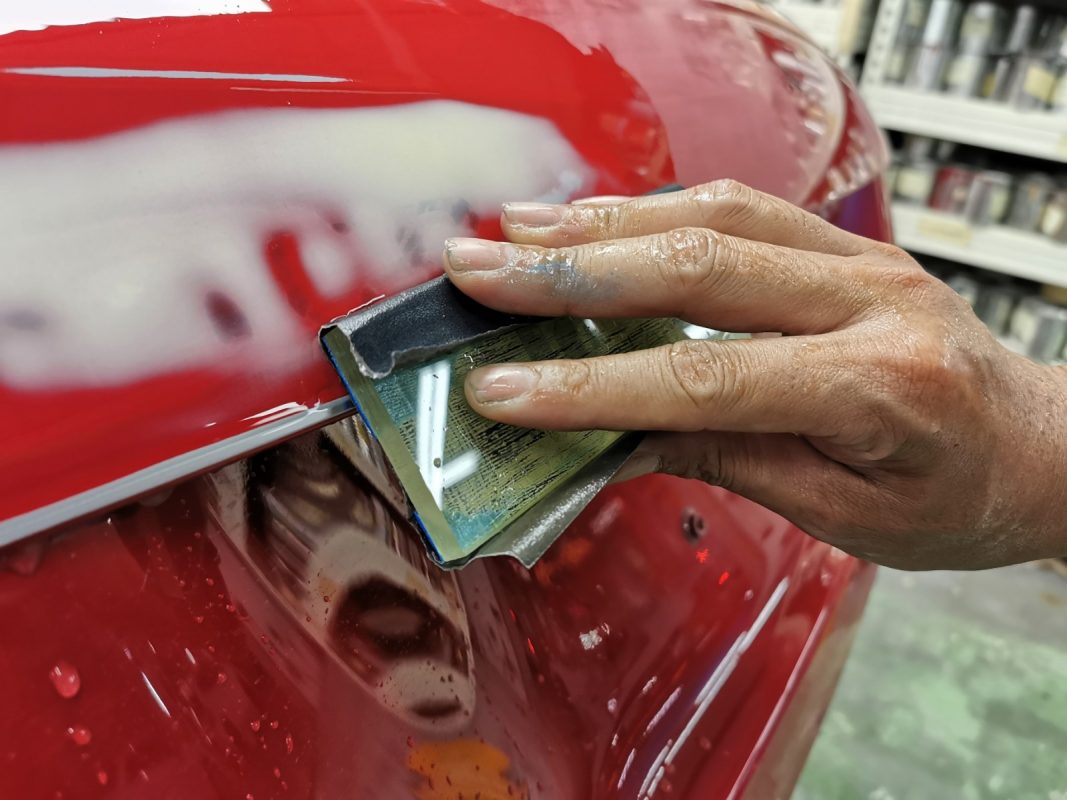 Wet-sanding the Mercedes-Benz A180 to bring the surface level and smooth.