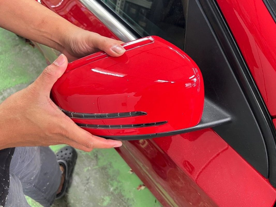 Reassembly of the Mercedes-Benz A180 after painting and polishing.