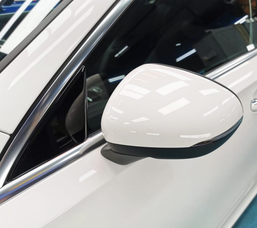 Side panel of the Mercedes-Benz A200 with the titanium finish locked in.