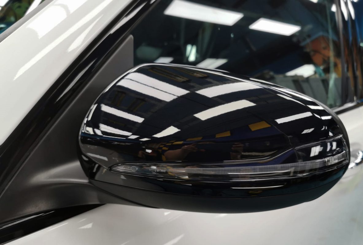 Side panel of the Mercedes-Benz AMG GLB35 with the titanium finish locked in.