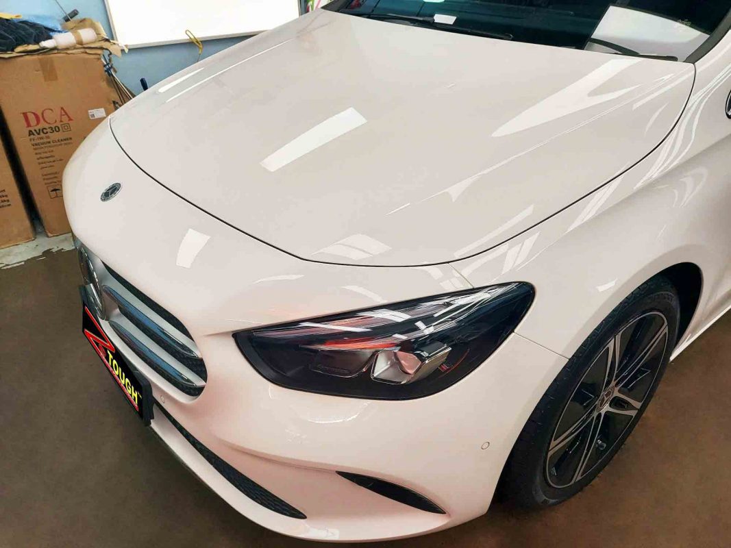 The Mercedes-Benz B180 from a side angle after the ceramic coating.