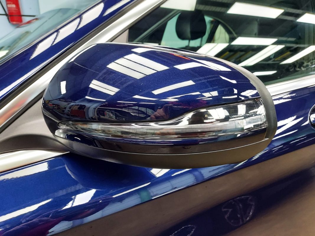 Side panel of the C160 with the ceramic finish locked in.