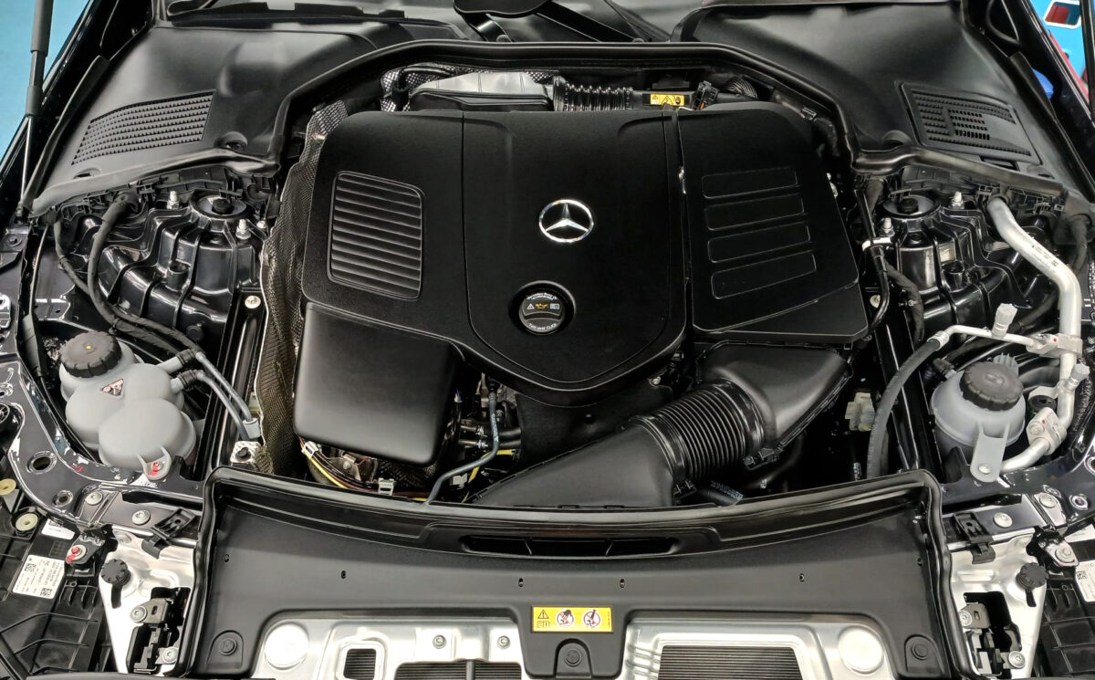 Detail of the Mercedes-Benz C180's bodywork sealed with ZeTough Ceramic.