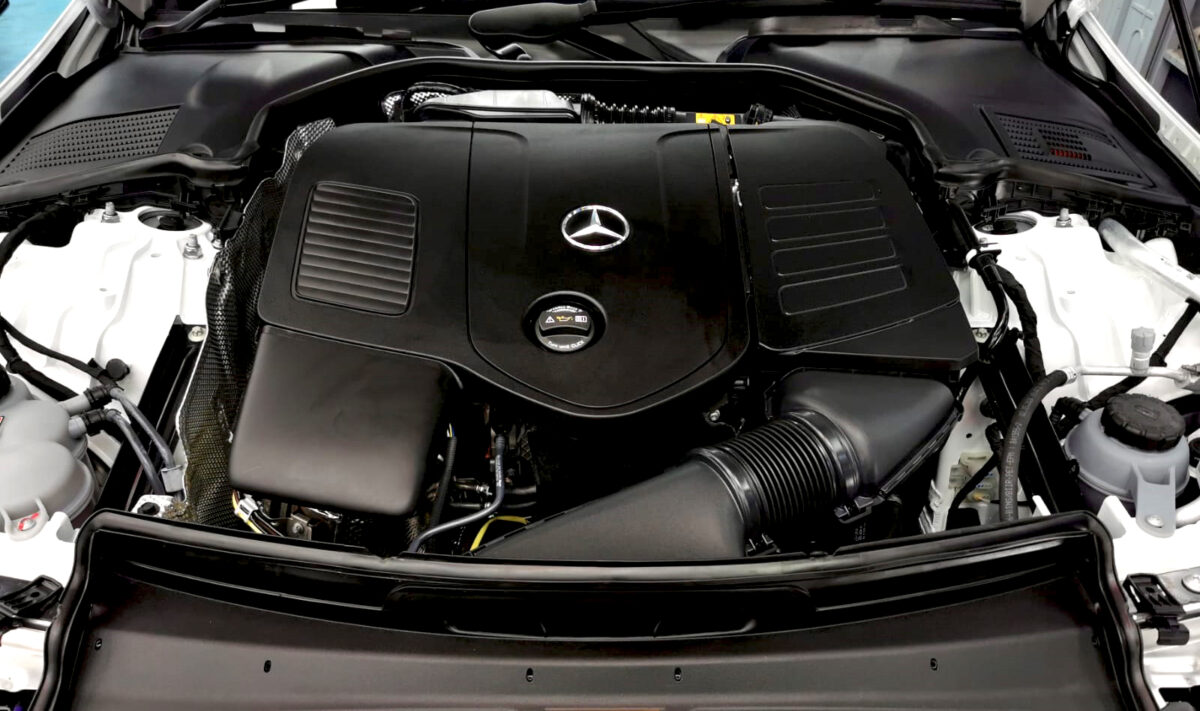 Detail of the Mercedes-Benz C180's bodywork sealed with ZeTough Ceramic.