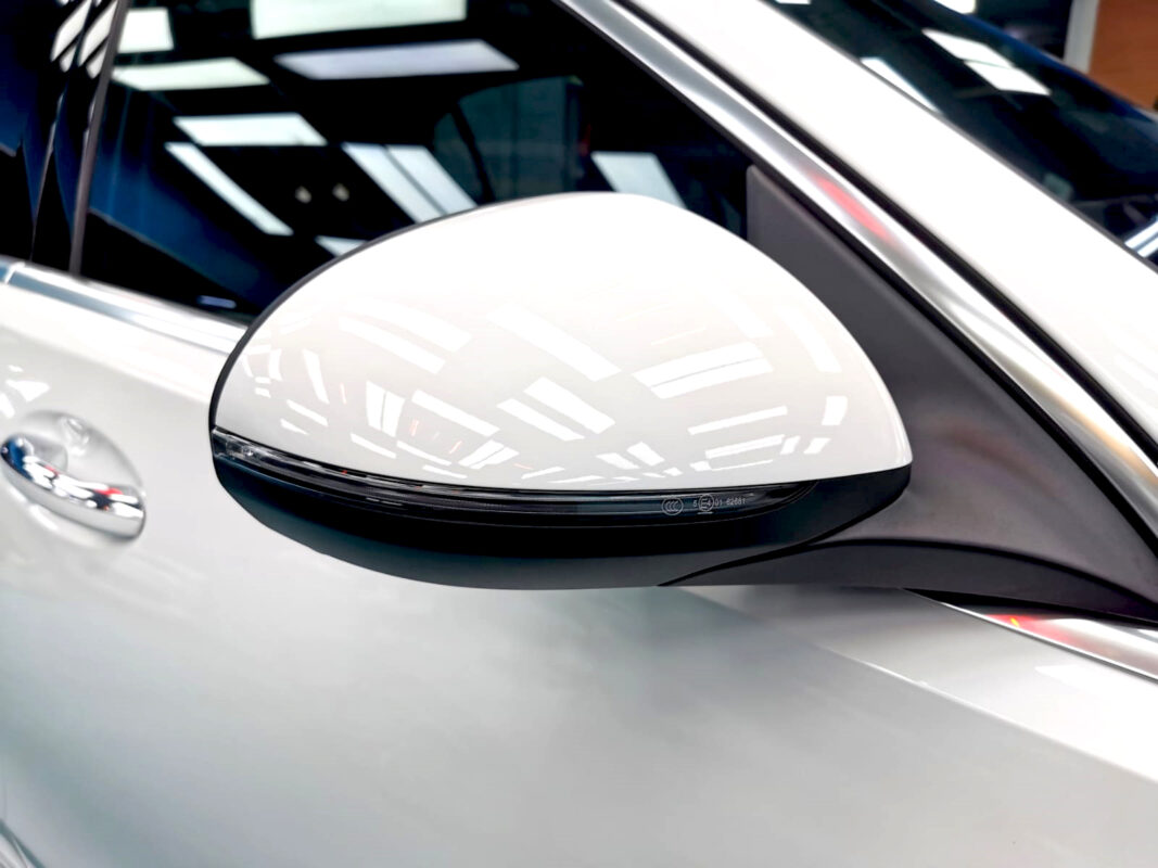 Side panel of the Mercedes-Benz C180 with the titanium finish locked in.