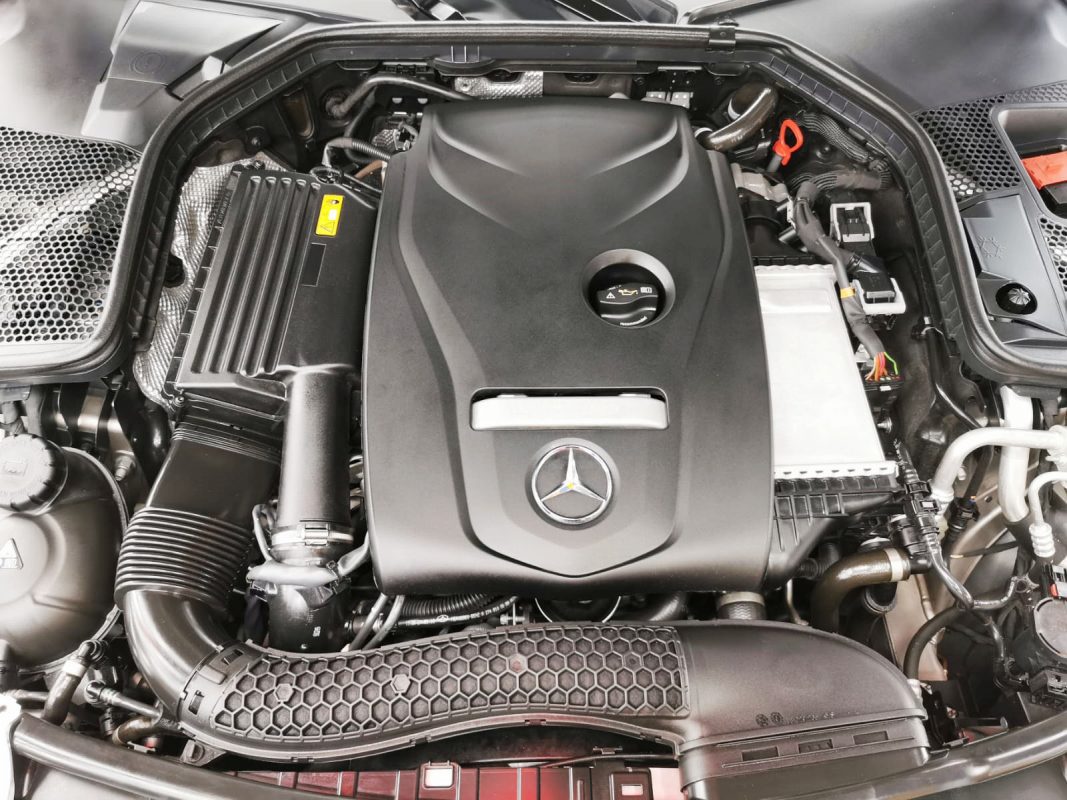 Detail of the Mercedes-Benz C180's bodywork sealed with ZeTough Ceramic.