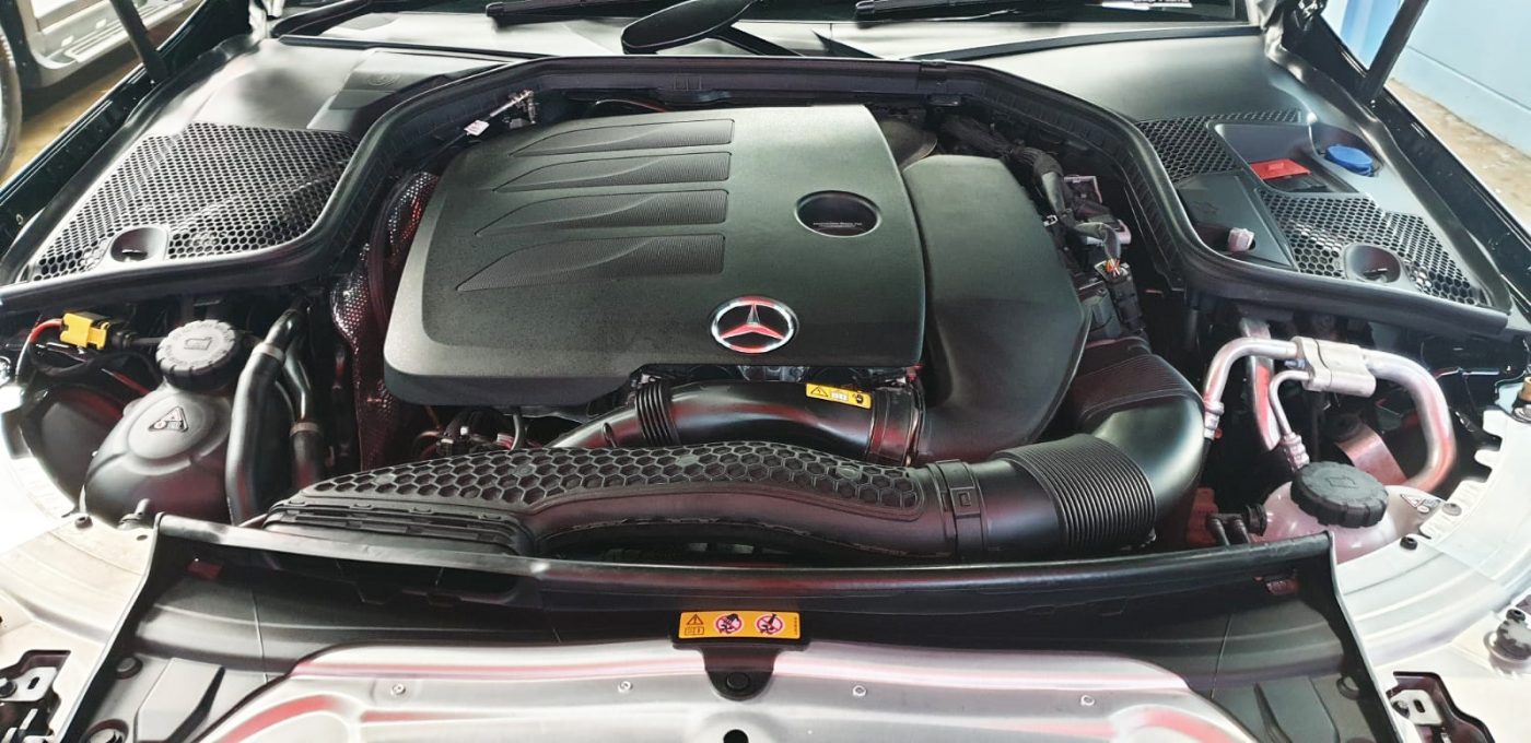 Detail of the Mercedes-Benz C200 AMG's bodywork sealed with ZeTough Titanium.