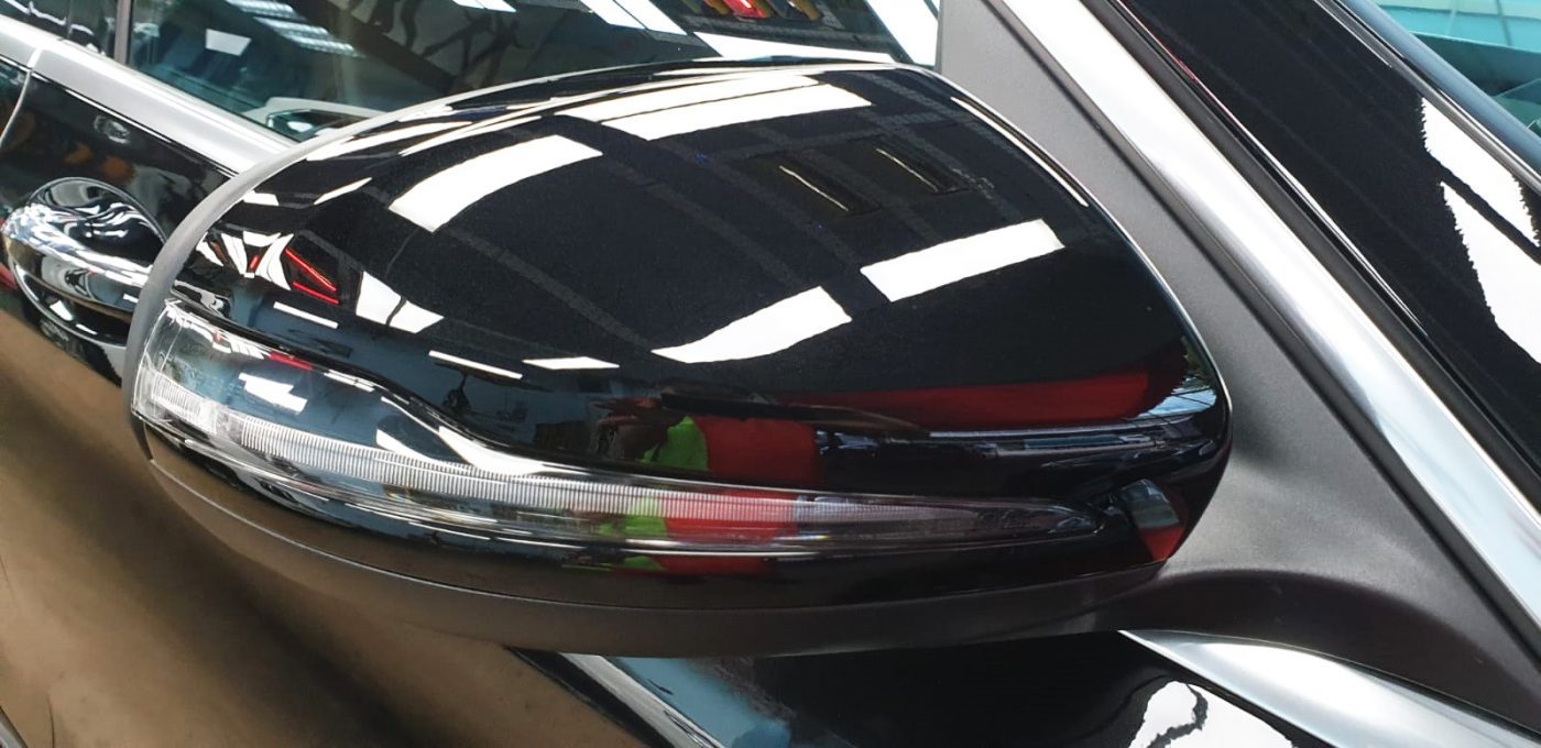 Side panel of the Mercedes-Benz C200 AMG with the titanium finish locked in.