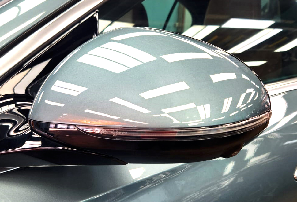 Side panel of the Mercedes-Benz C200 with the titanium finish locked in.