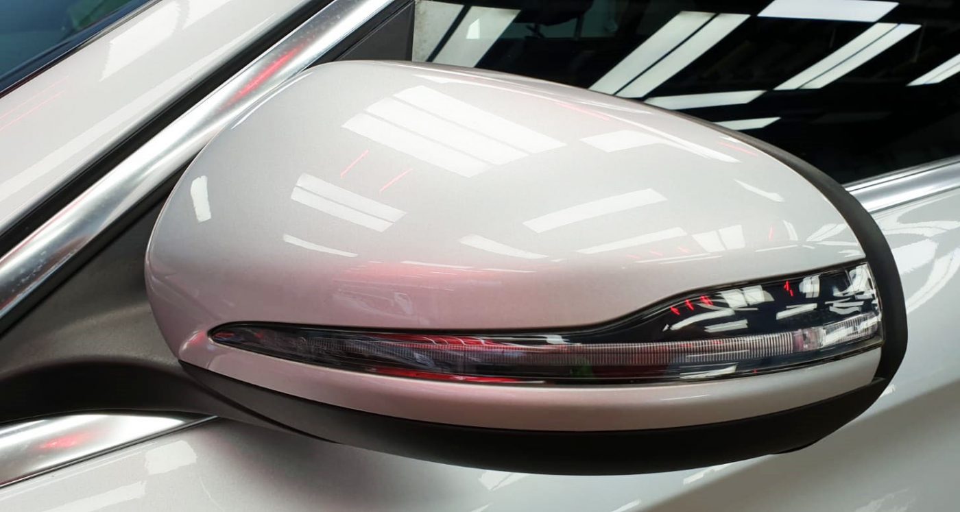 Side panel of the Mercedes-Benz C200 with the titanium finish locked in.
