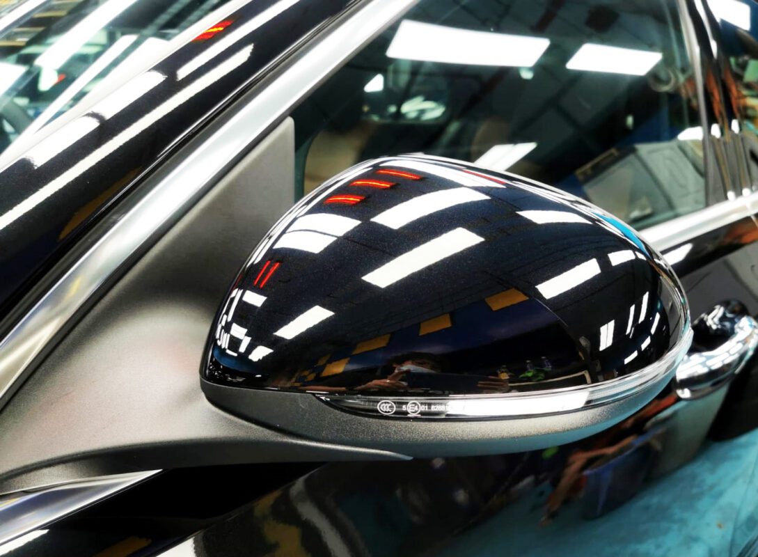 Side panel of the Mercedes-Benz C200 with the titanium finish locked in.