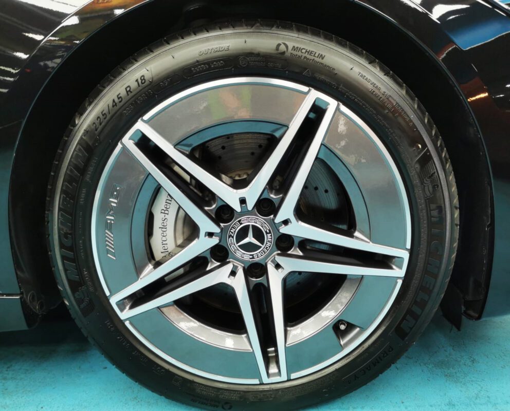 Wheel and arch detail on the Mercedes-Benz C200 after coating.