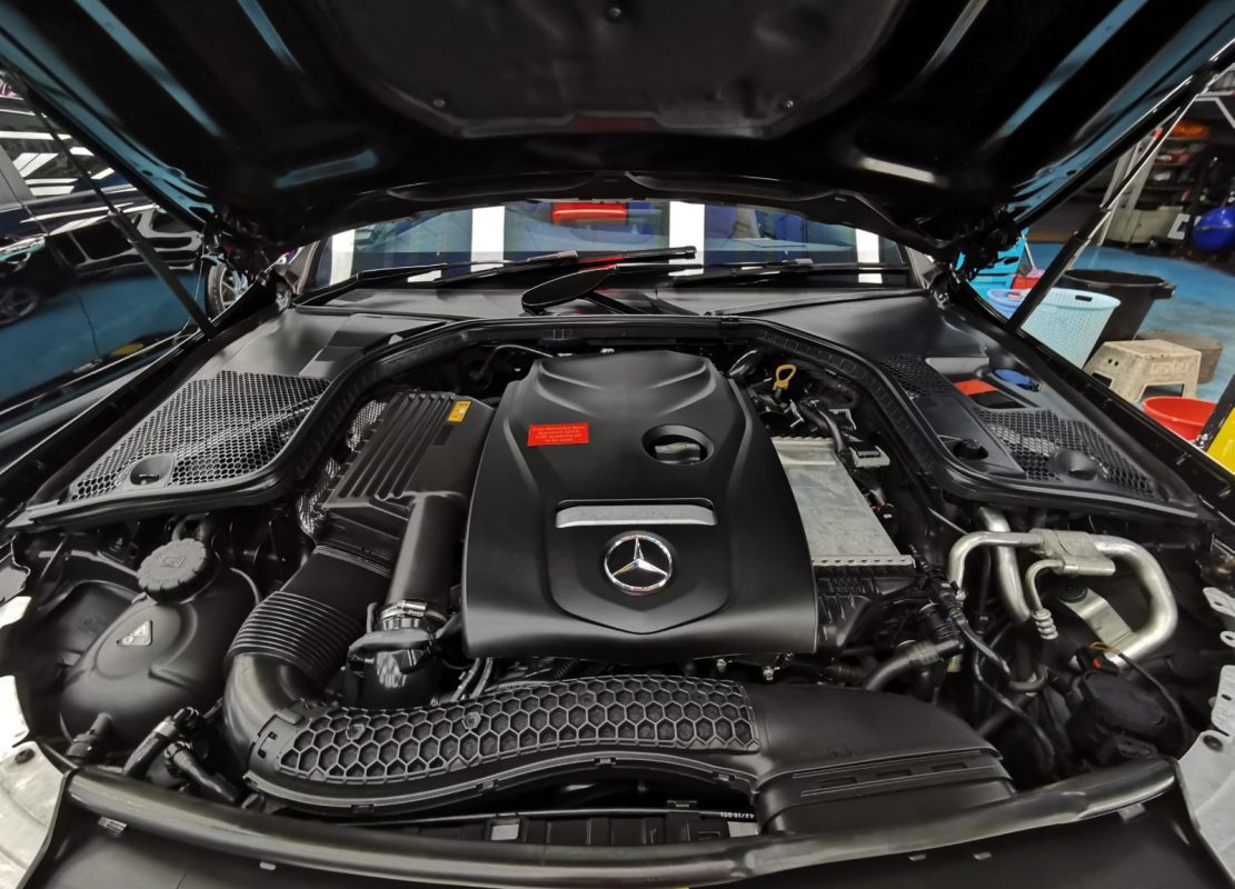 Detail of the black Mercedes-Benz C300's bodywork sealed with ZeTough Ceramic.