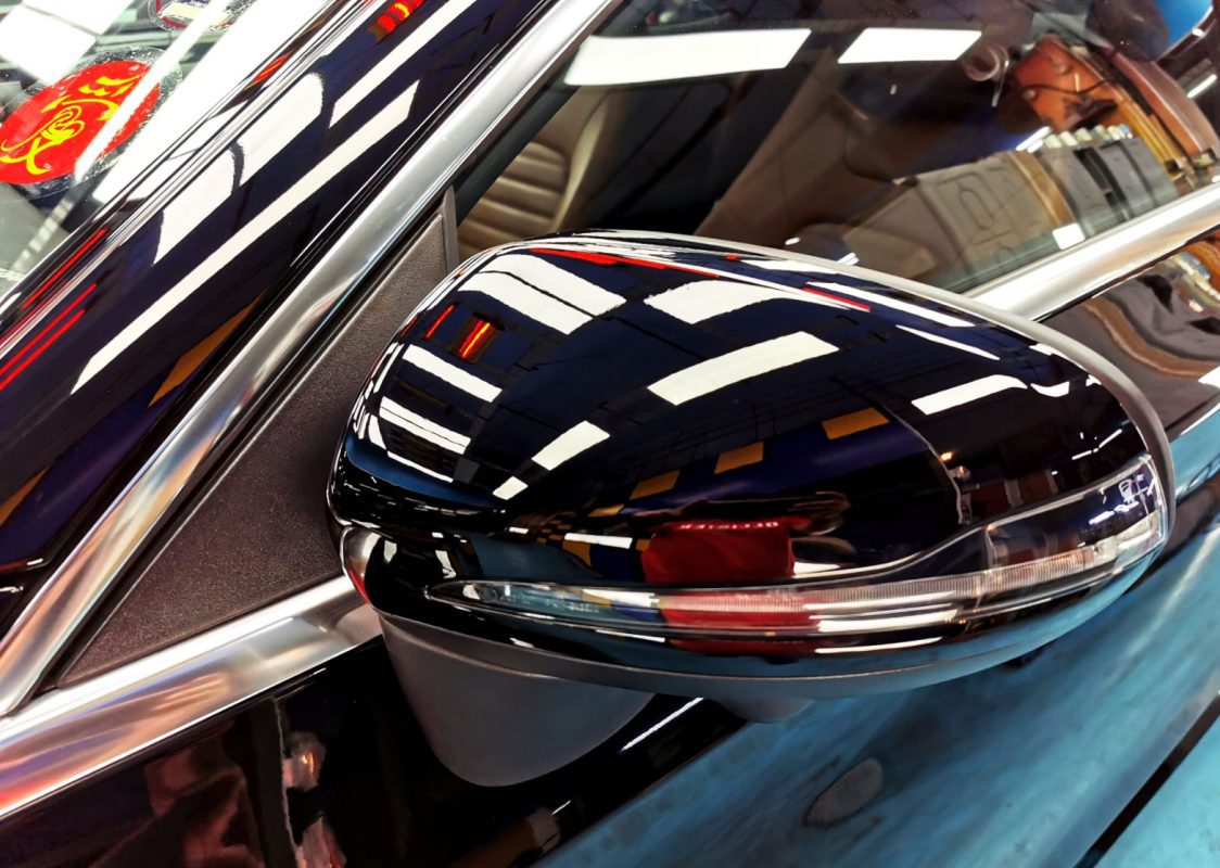 Side panel of the black Mercedes-Benz C300 with the ceramic finish locked in.