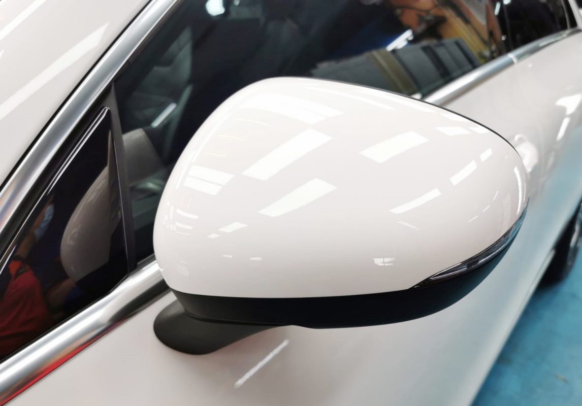 Side panel of the Mercedes-Benz CLA180 with the ceramic finish locked in.