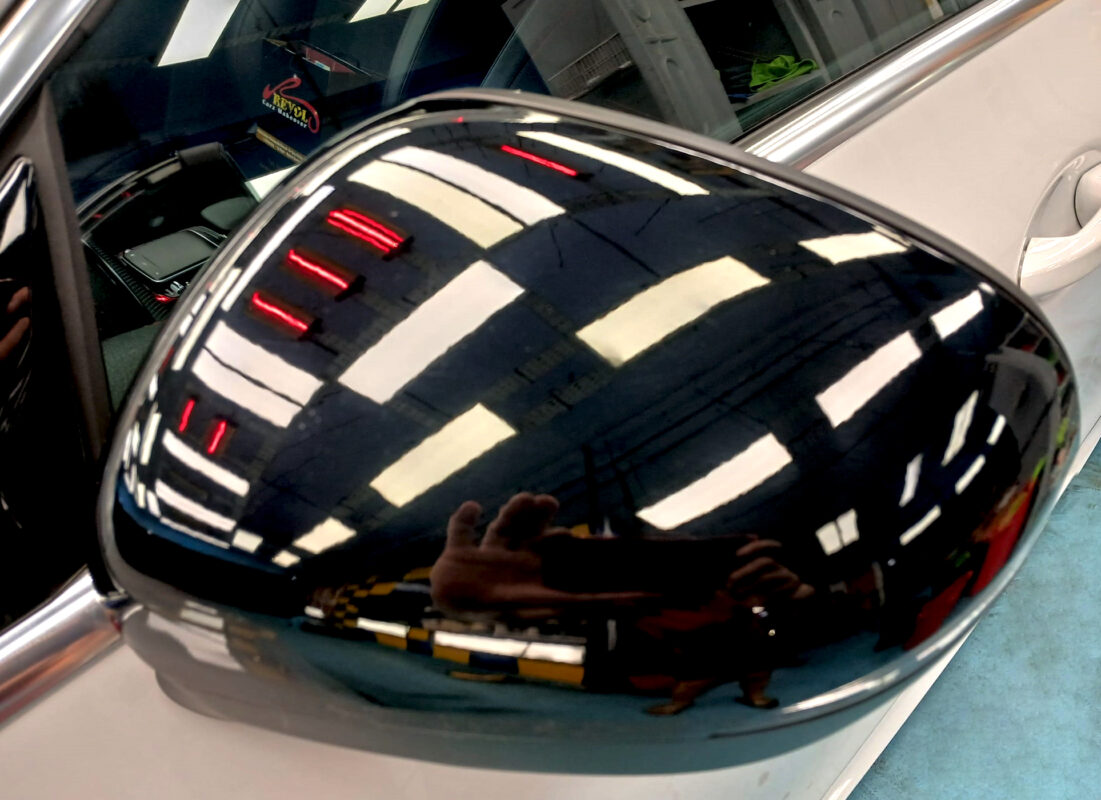 Side panel of the Mercedes-Benz CLA180 with the titanium finish locked in.
