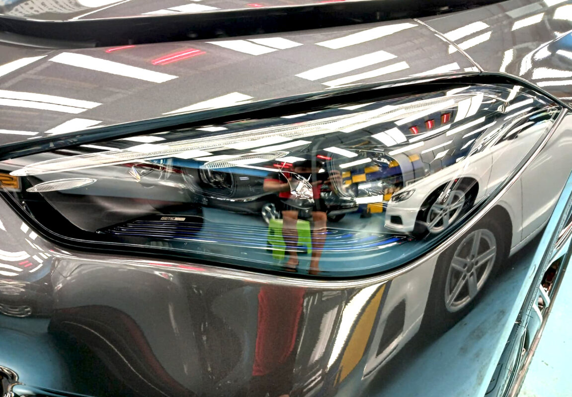 The CLE180's coated paintwork showing clean reflections.