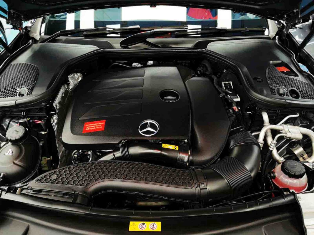 Detail of the Mercedes-Benz CLS 350's bodywork sealed with ZeTough Ceramic.