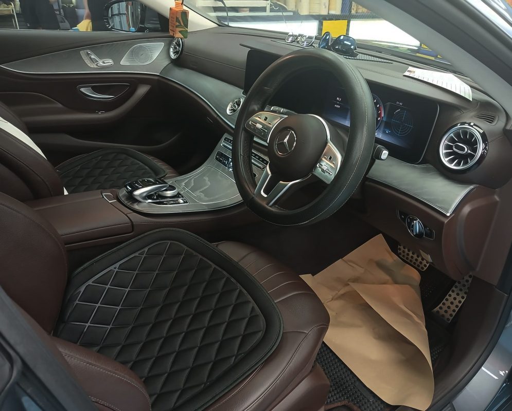 Detail of the Mercedes-Benz CLS350's bodywork sealed with ZeTough Ceramic.