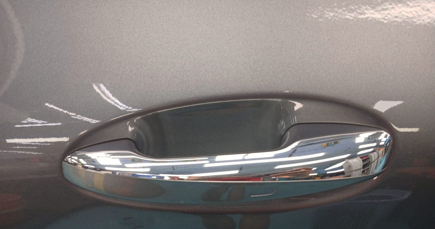 Side panel of the Mercedes-Benz CLS350 with the ceramic finish locked in.