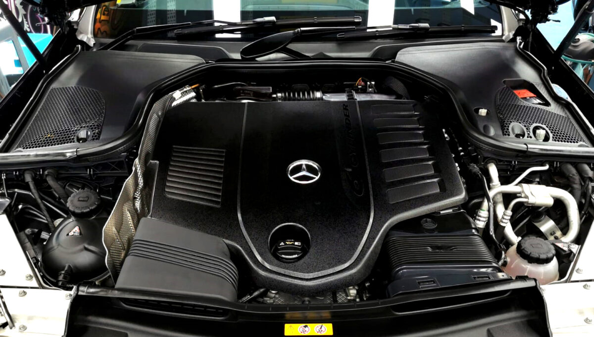 Detail of the Mercedes-Benz CLS450's bodywork sealed with ZeTough Titanium.