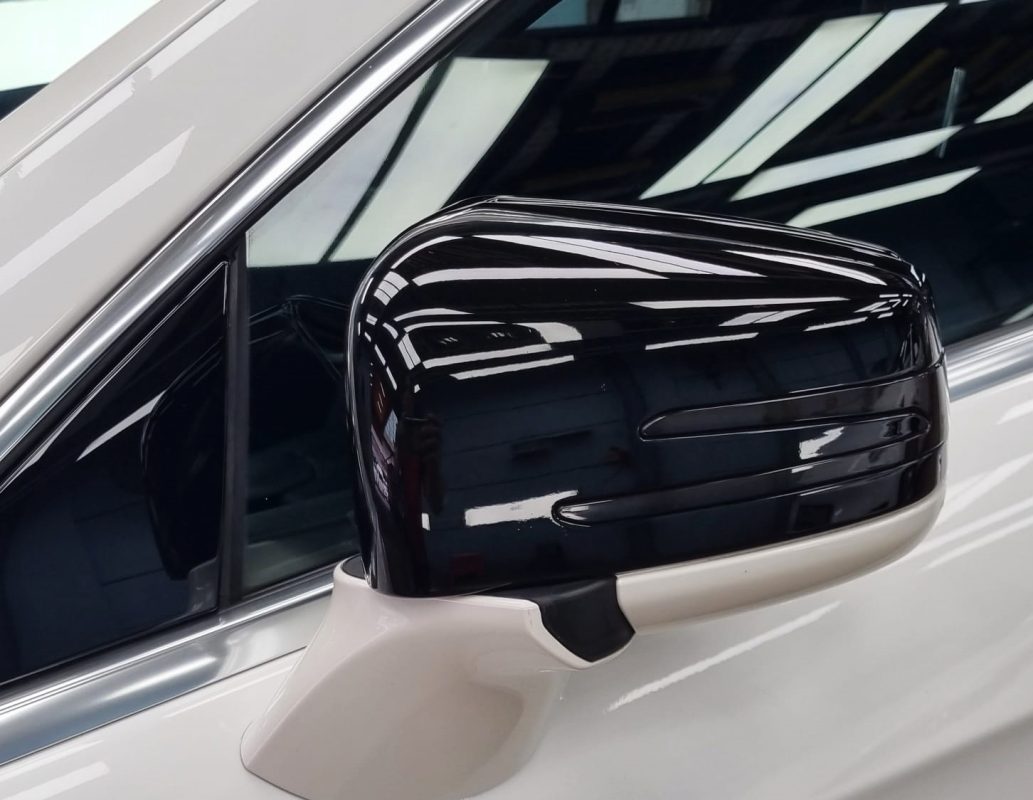 Side panel of the Mercedes-Benz CLS63 with the ceramic finish locked in.