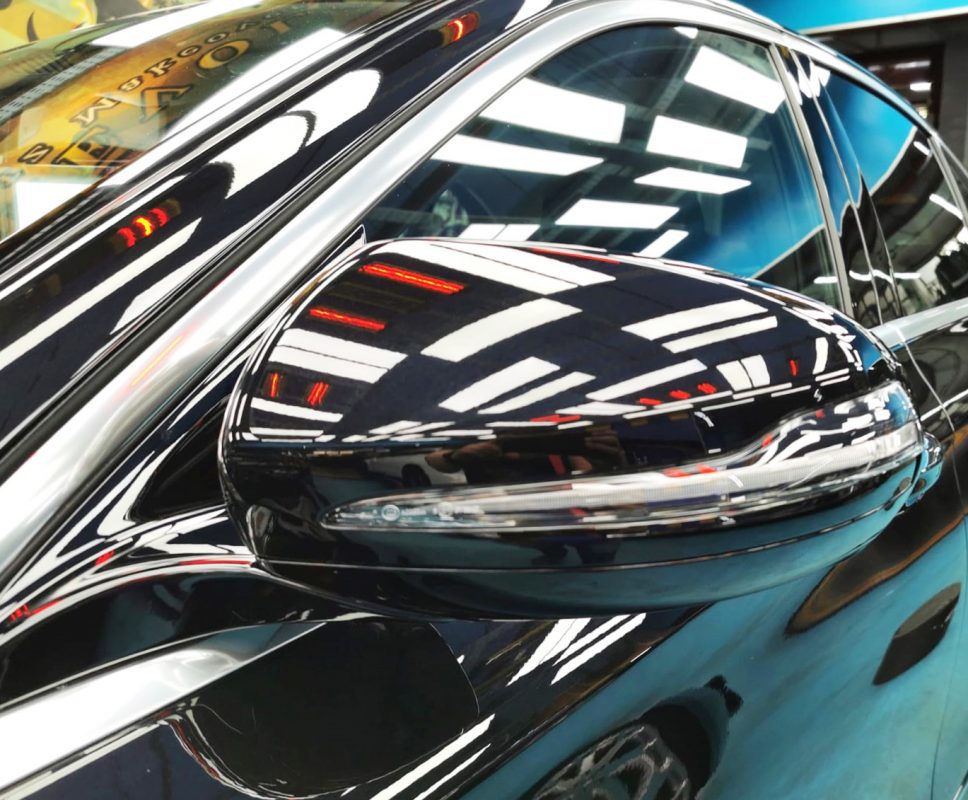Side panel of the Mercedes-Benz E180 with the titanium finish locked in.