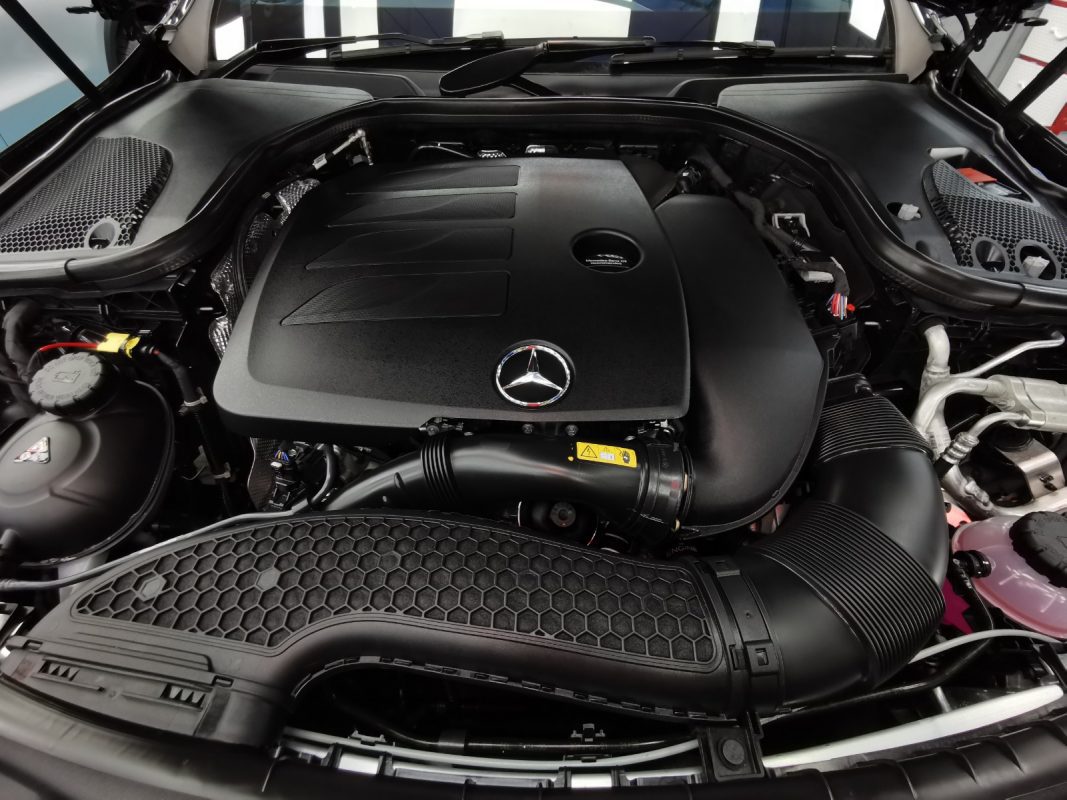 Detail of the Mercedes-Benz E200 AMG's bodywork sealed with ZeTough Ceramic.