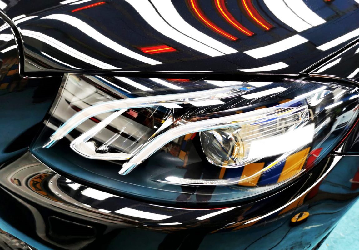 The E200's coated paintwork showing clean reflections.