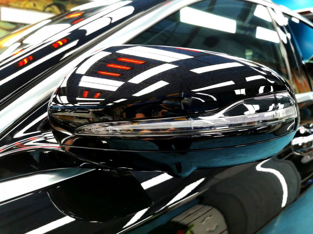 Side panel of the E200 with the ceramic finish locked in.