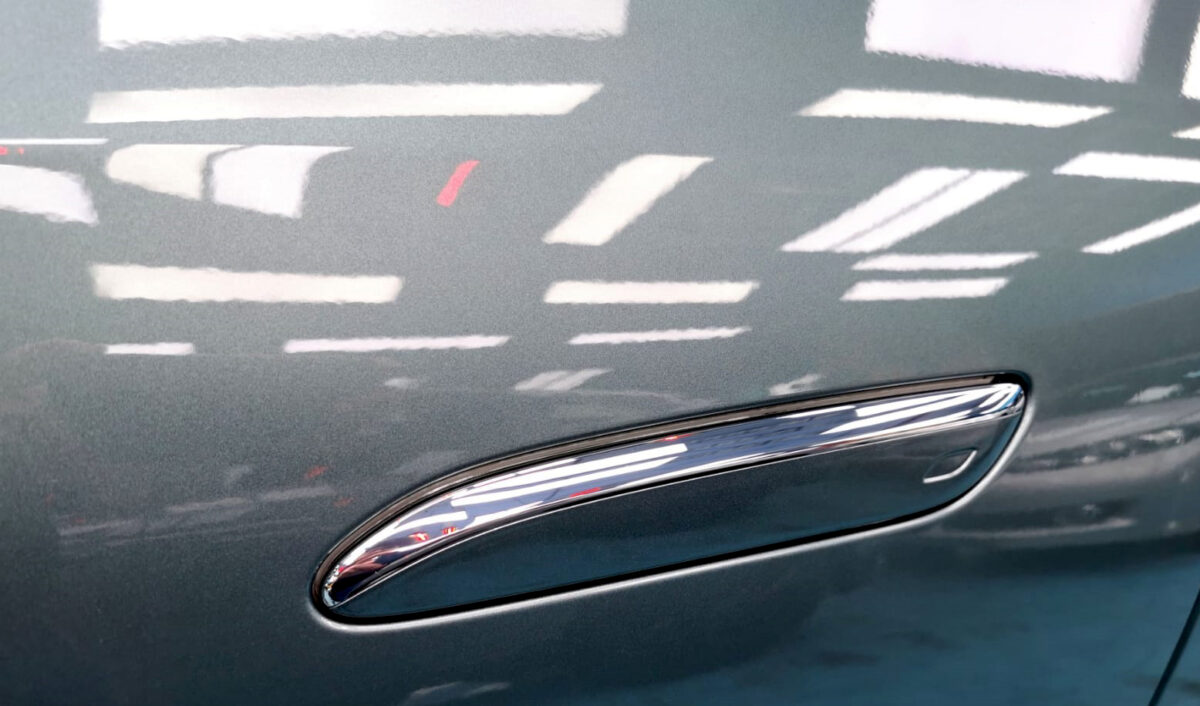 Side panel of the Mercedes-Benz E200 with the titanium finish locked in.