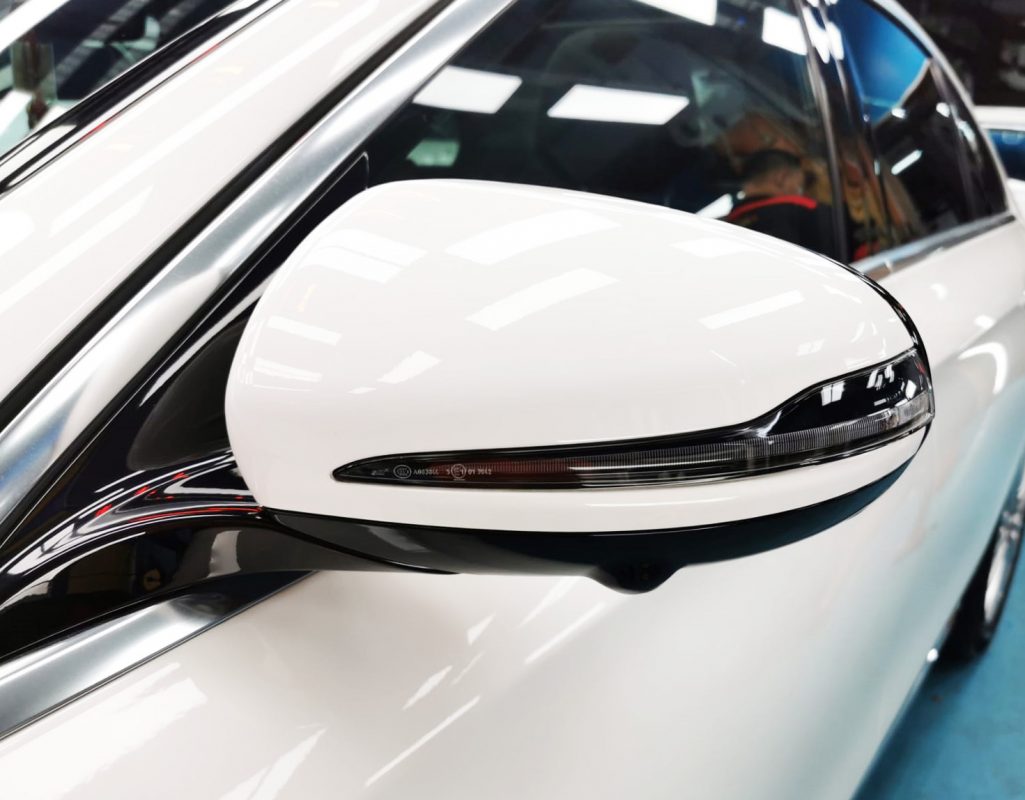 Side panel of the Mercedes-Benz E200 with the titanium finish locked in.