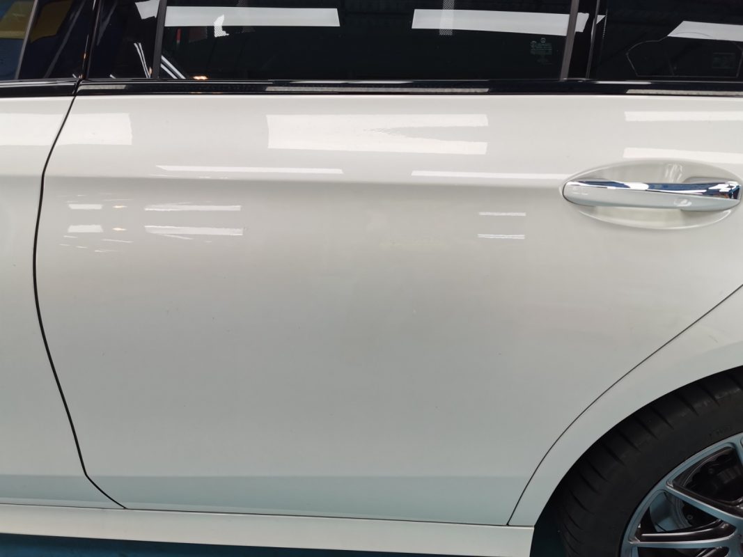 Stone chips and scratches on the E200's paintwork at intake.