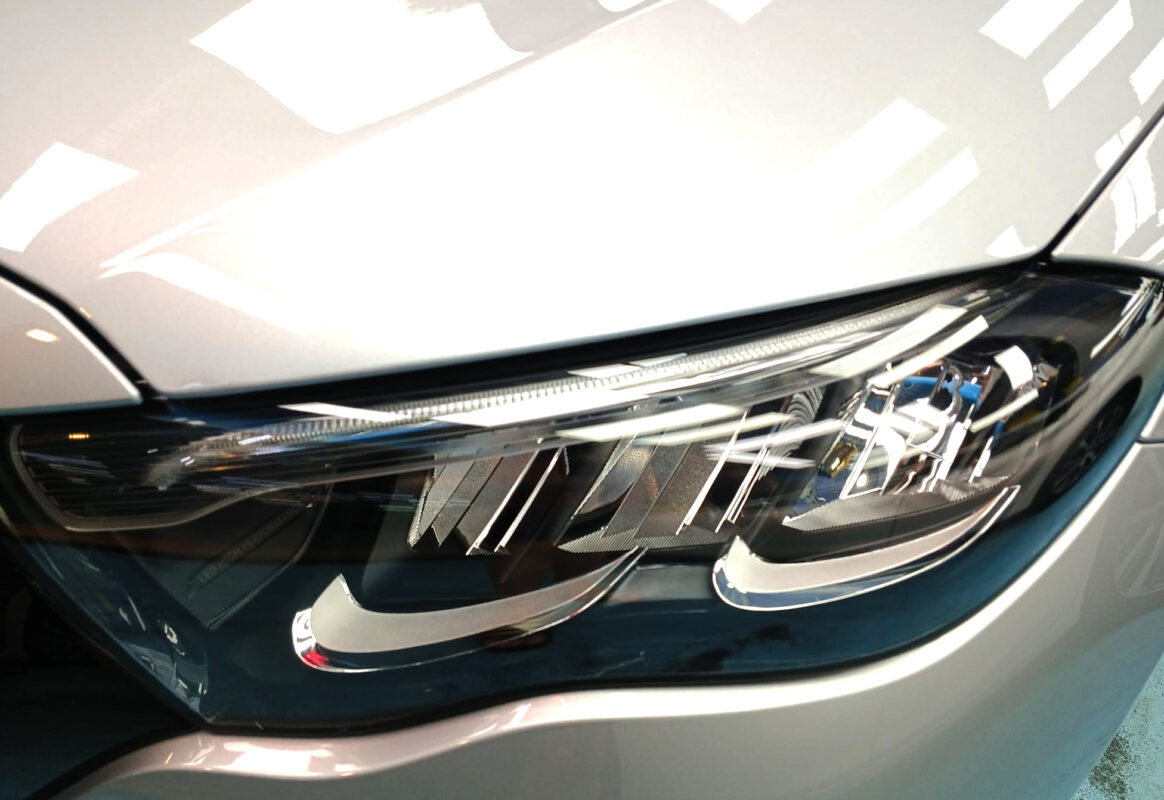 The E200's coated paintwork showing clean reflections.