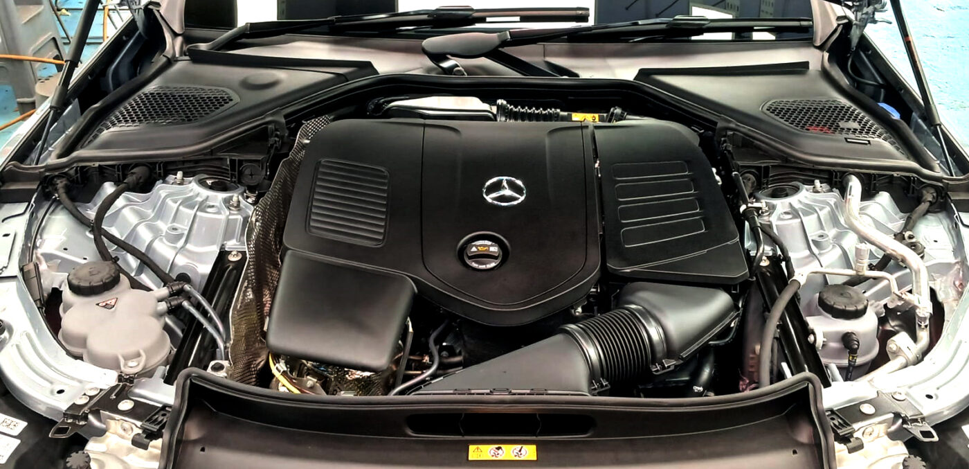 Detail of the Mercedes-Benz E200's bodywork sealed with ZeTough Ceramic.