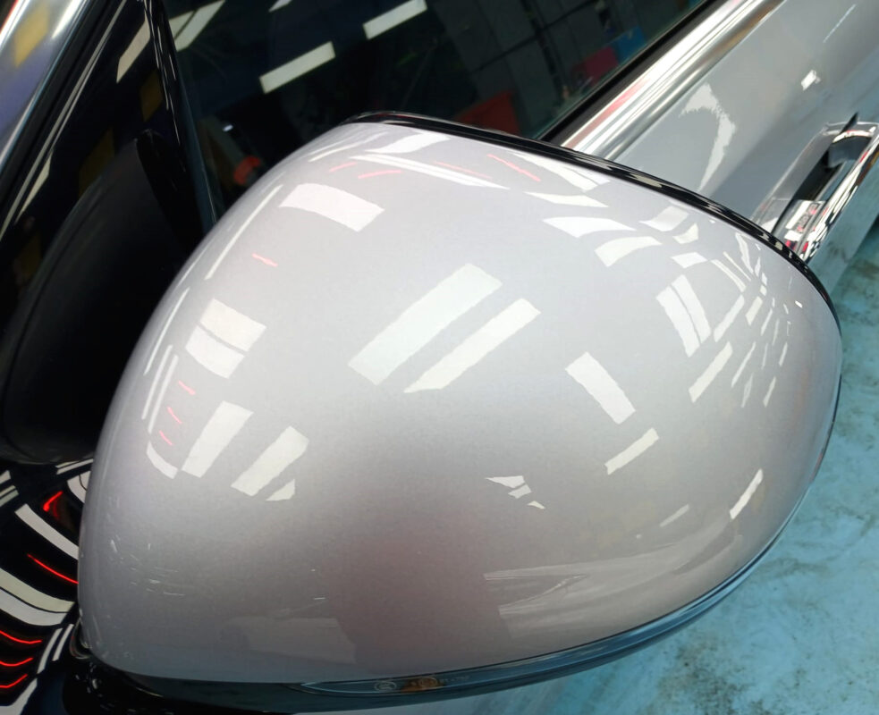 Side panel of the Mercedes-Benz E200 with the ceramic finish locked in.