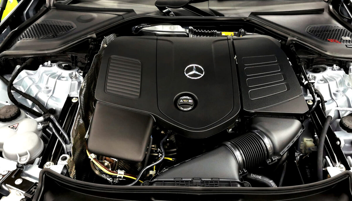 Detail of the Mercedes-Benz E200's bodywork sealed with ZeTough Ceramic.