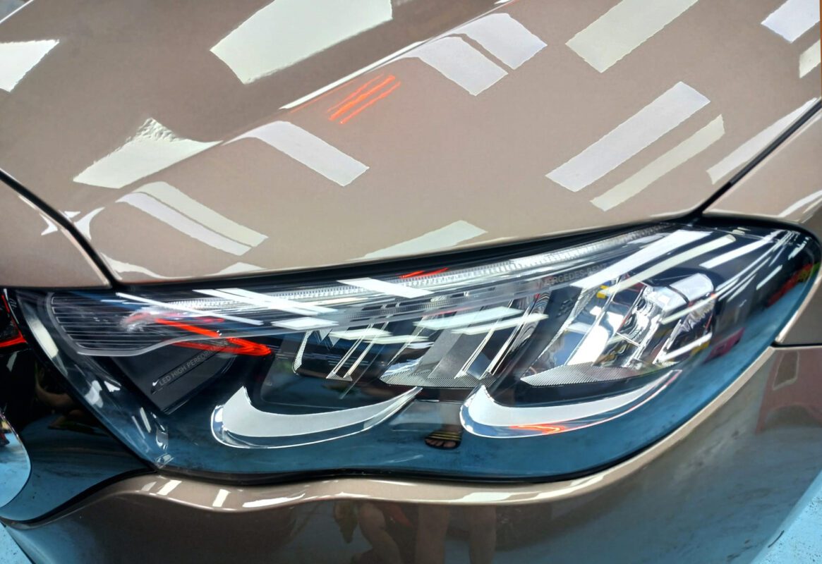 The E200's coated paintwork showing clean reflections.