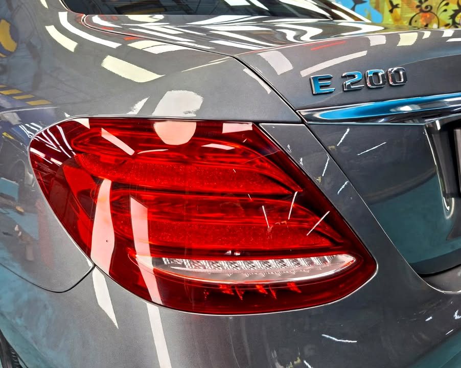 Red tail lamp and E200 badge on the grey boot lid.