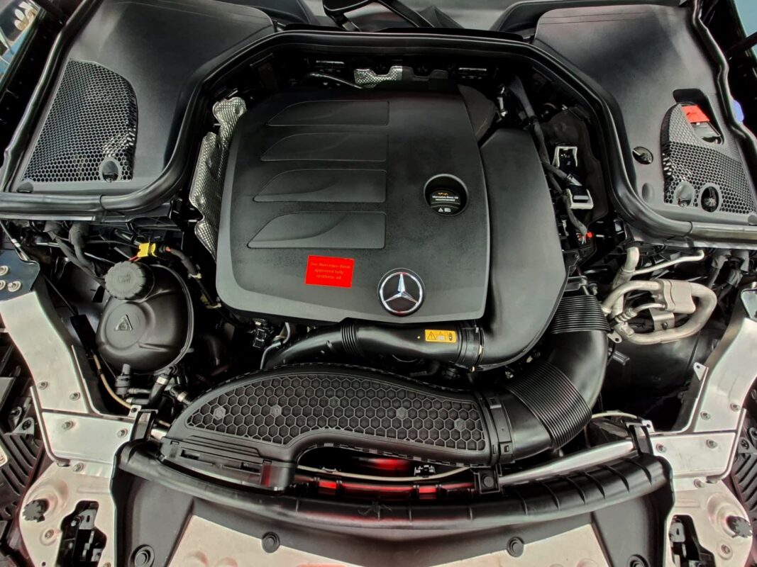 Detail of the Mercedes-Benz E200's bodywork sealed with ZeTough Ceramic.