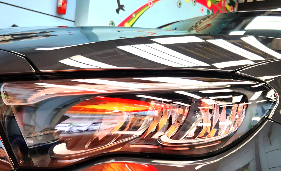 The E200's coated paintwork showing clean reflections.