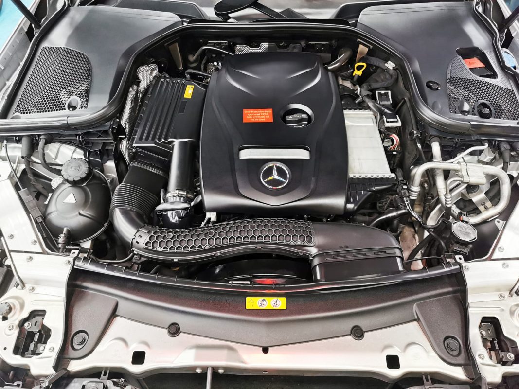 Detail of the Mercedes-Benz E250's bodywork sealed with ZeTough Titanium.