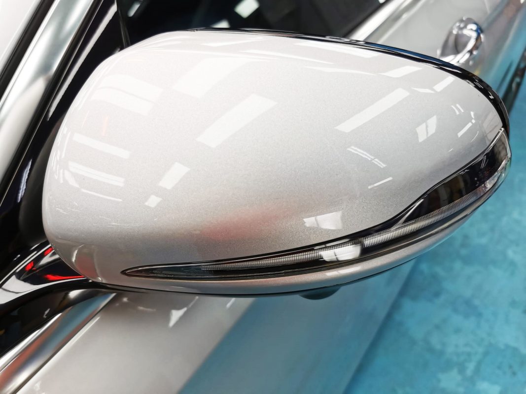 Side panel of the Mercedes-Benz E250 with the titanium finish locked in.