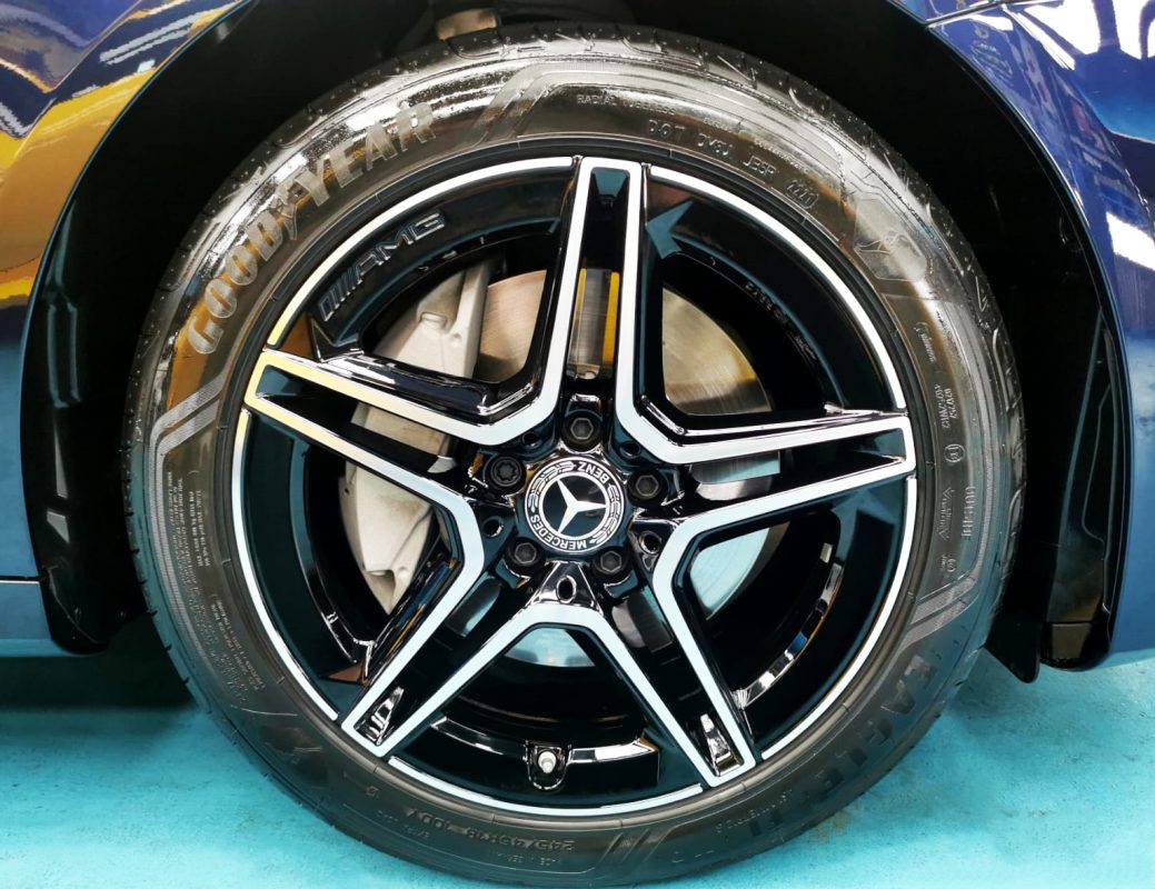 Side profile of the Mercedes-Benz E300e with the coating sealed in.