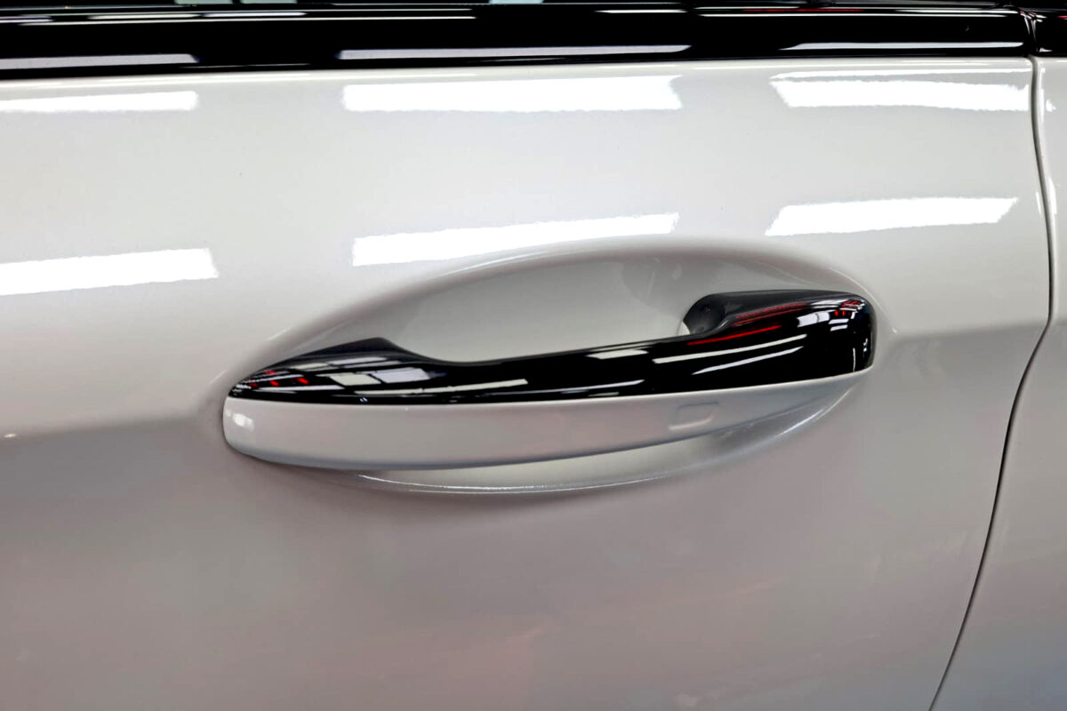 Side panel of the Mercedes-Benz E53 with the ceramic finish locked in.
