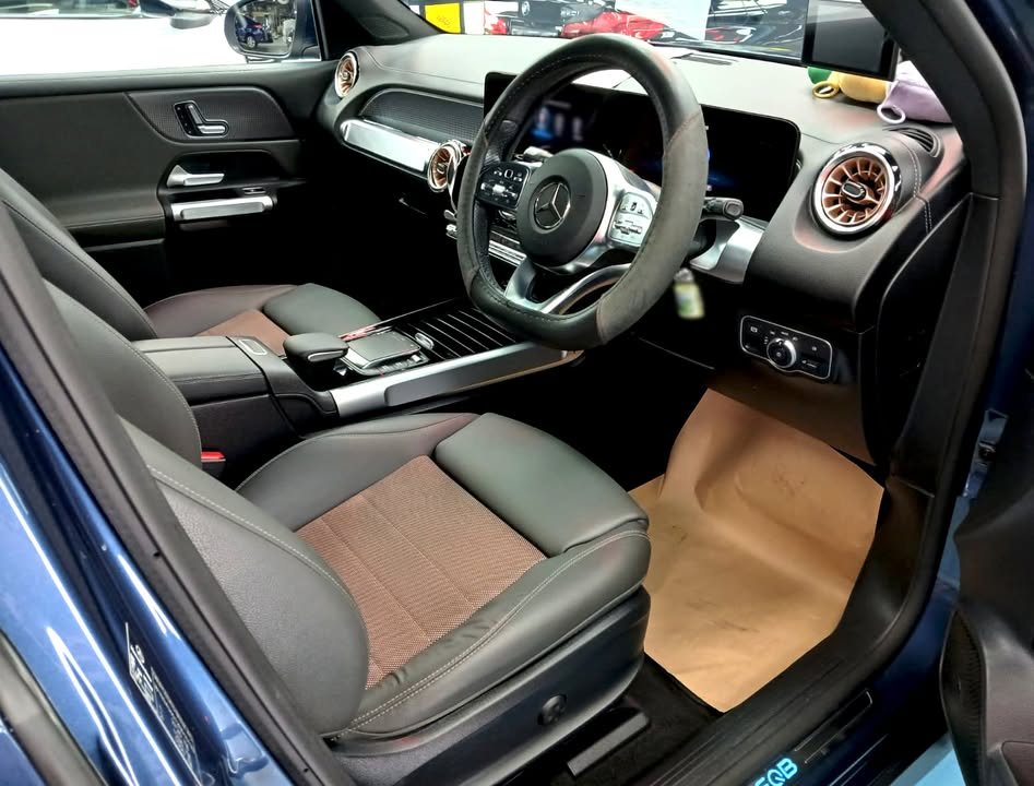 Mercedes-Benz EQB front cabin with leather seats and the dashboard screens.