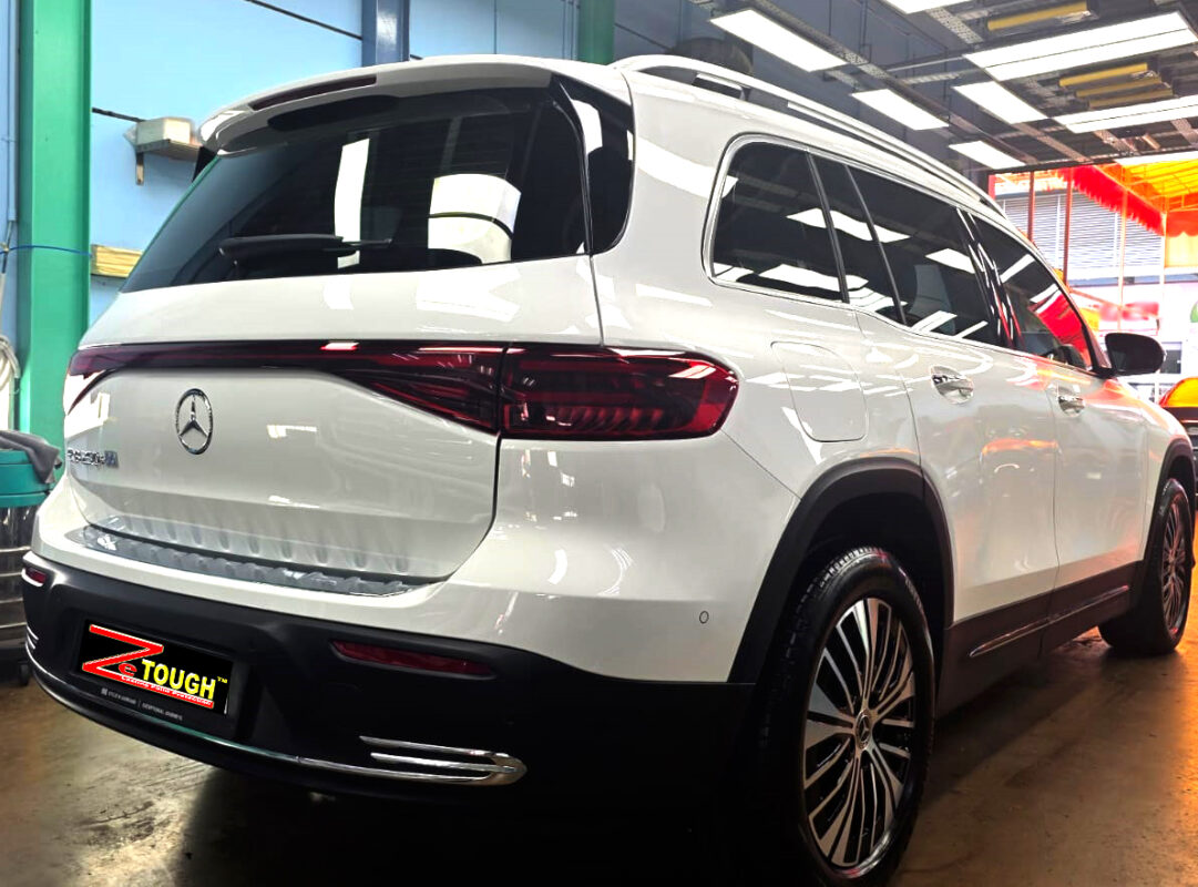 Front three-quarter view of the Mercedes-Benz EQB 250+ after coating.