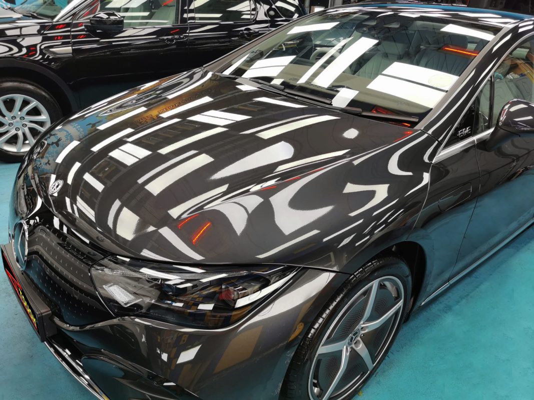 Side view of the Mercedes-Benz EQE 350 after the titanium coating.