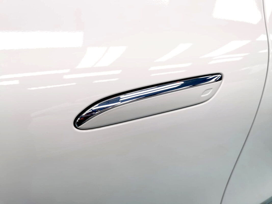 Side panel of the Mercedes-Benz EQE350 with the titanium finish locked in.